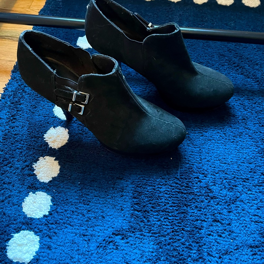 Size 10 Fioni shoes with buckles and a killer sexy heel